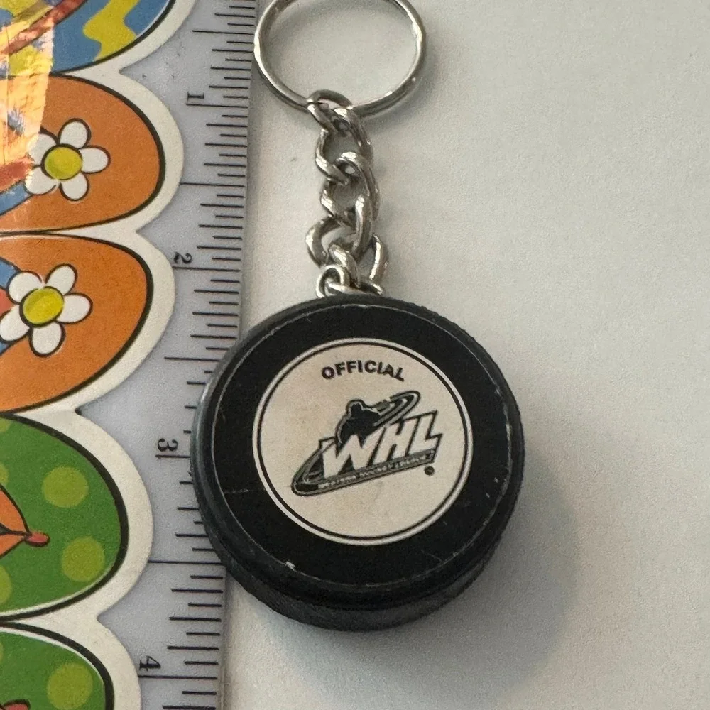 Regina Pats WHL Official Hockey Puck Keychain Vintage‎ Sports Memorabilia
